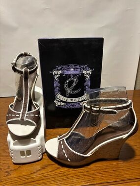 ellemenno Brown and White T‑Strap Wedge Sandals